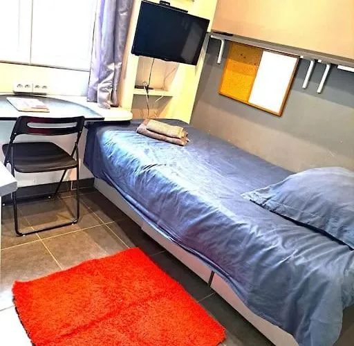 Studette Chabaud Rue